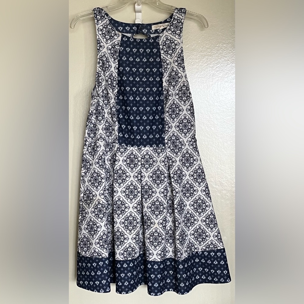 Rewind. Navy/white patterned dress.  Gently used. Cutout back. Women Size XL.